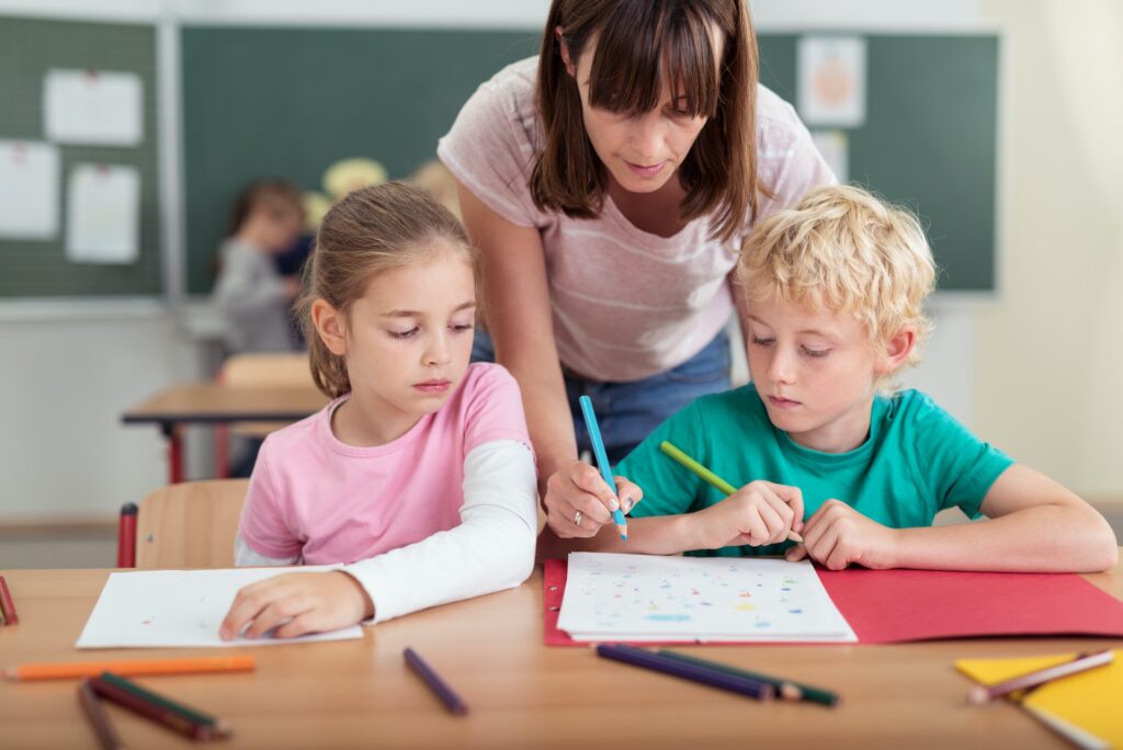 early years teacher giving feedback